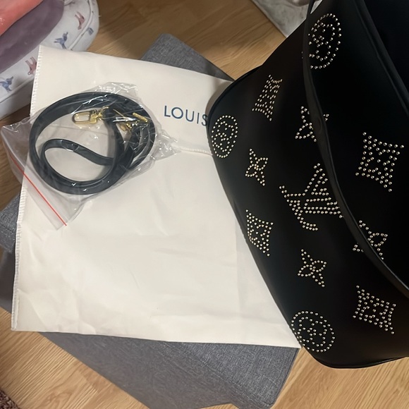 Beautiful bag!! Gold details! - Picture 3 of 5